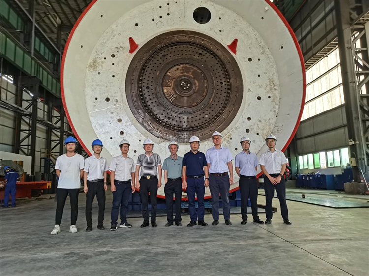 首战华东市。。。。。。。。≈刑8头号玩家杭德市域铁路工程地莫区间左线盾构机顺遂始发