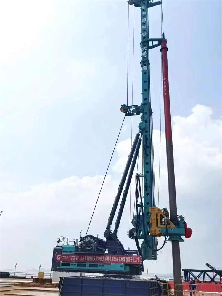 再战天下级工程！龙8头号玩家智能超等旋挖钻机SWDM800H助建杭州湾跨海铁路桥项目