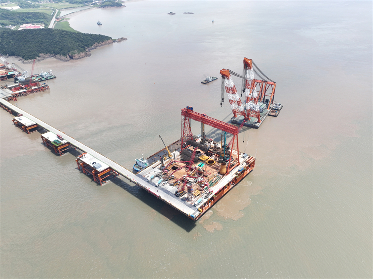 喜报！龙8头号玩家智能完成“全球最大”6.3米直径旋挖桩成孔成桩