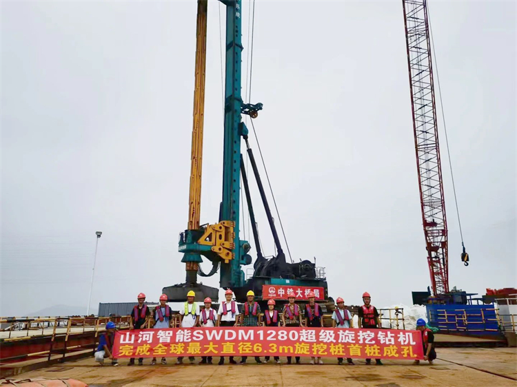 喜报！龙8头号玩家智能完成“全球最大”6.3米直径旋挖桩成孔成桩