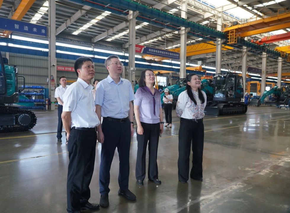 长沙市人民政府副市长、市工商联主席康镇麟调研龙8头号玩家智能