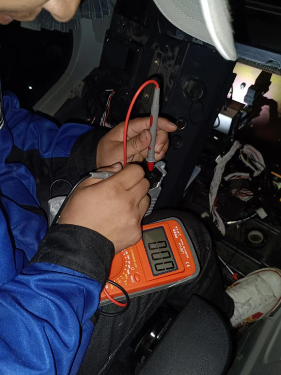 一线“热”闻 | 专业售后，，，，，，专心折务！龙8头号玩家智能挖掘机效劳万里行一直在路上