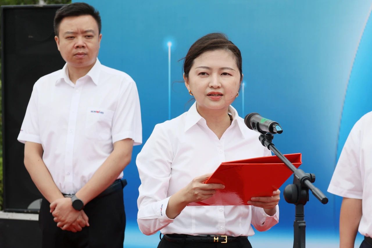 深化全球结构，，，，，，加速出海程序！龙8头号玩家智能高空机械装备外洋订单大型发货仪式圆满举行