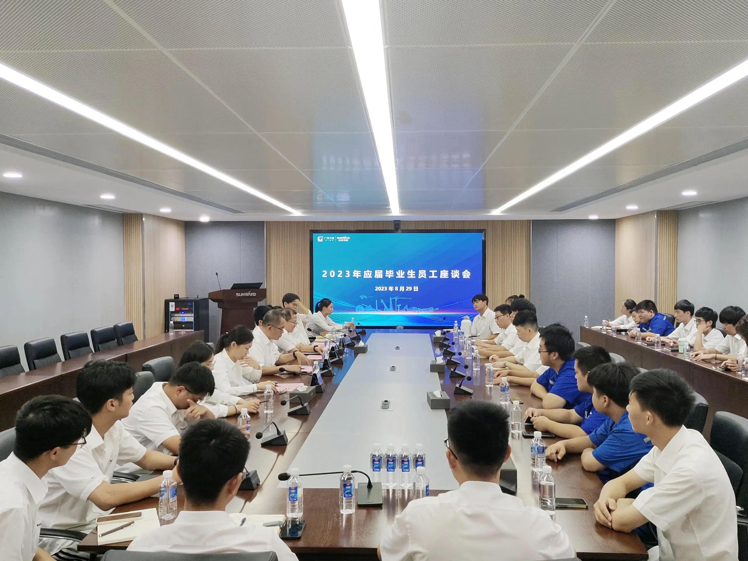 泛论心声，，，，，，共话未来！这场应届结业生员工座谈会，，，，，，很暖，，，，，，很知心！