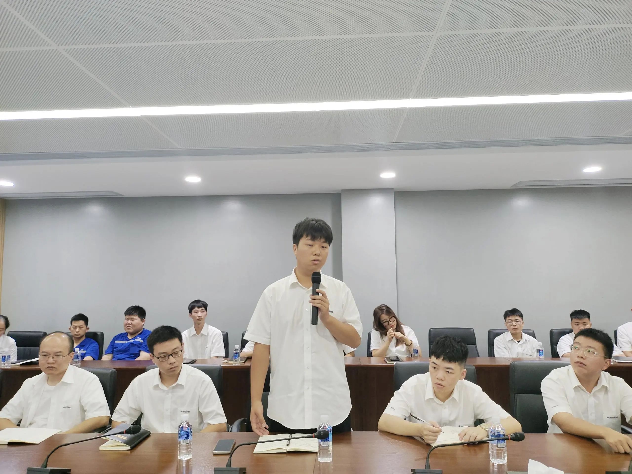 泛论心声，，，，，，共话未来！这场应届结业生员工座谈会，，，，，，很暖，，，，，，很知心！