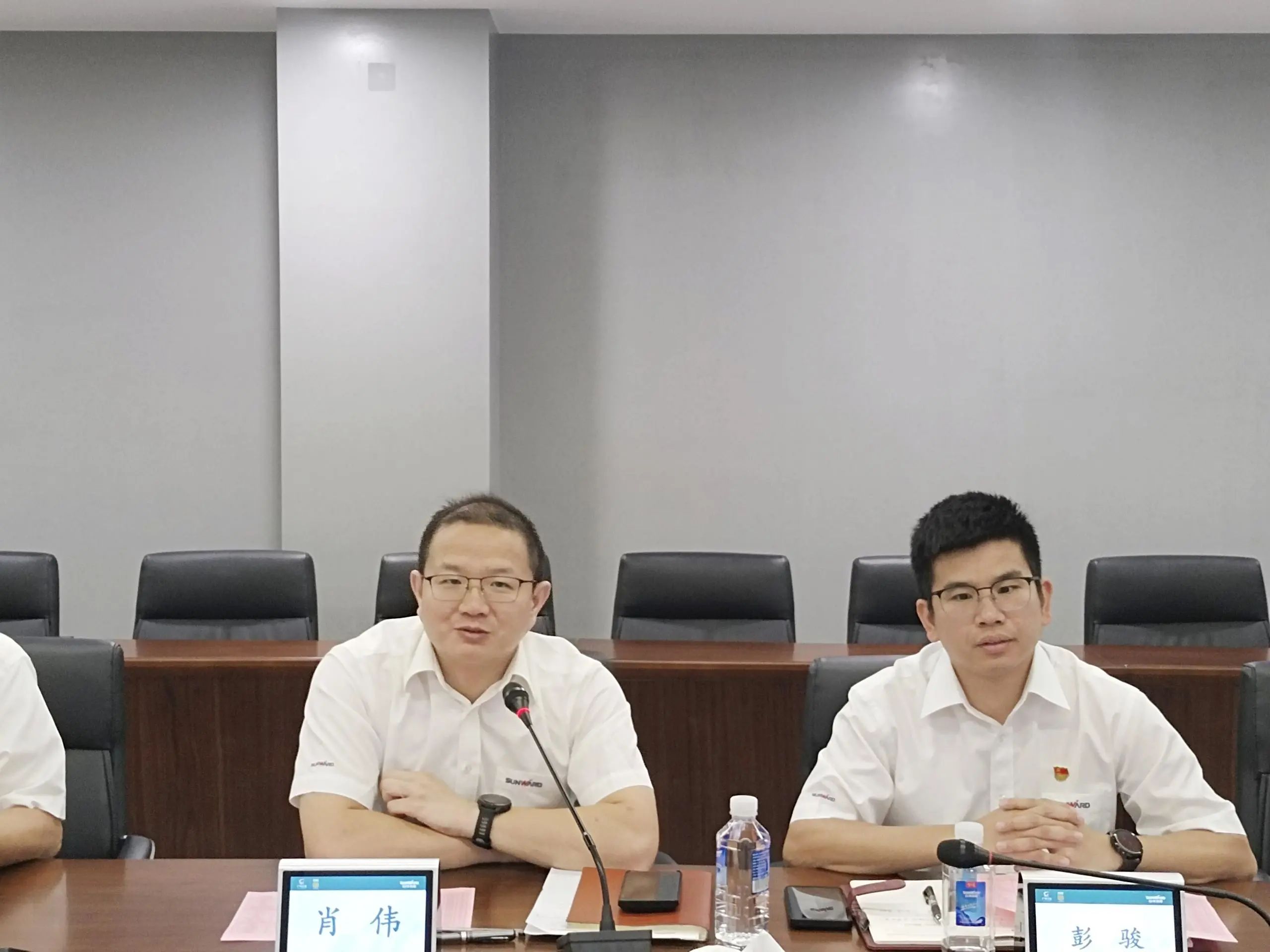 泛论心声，，，，，，共话未来！这场应届结业生员工座谈会，，，，，，很暖，，，，，，很知心！