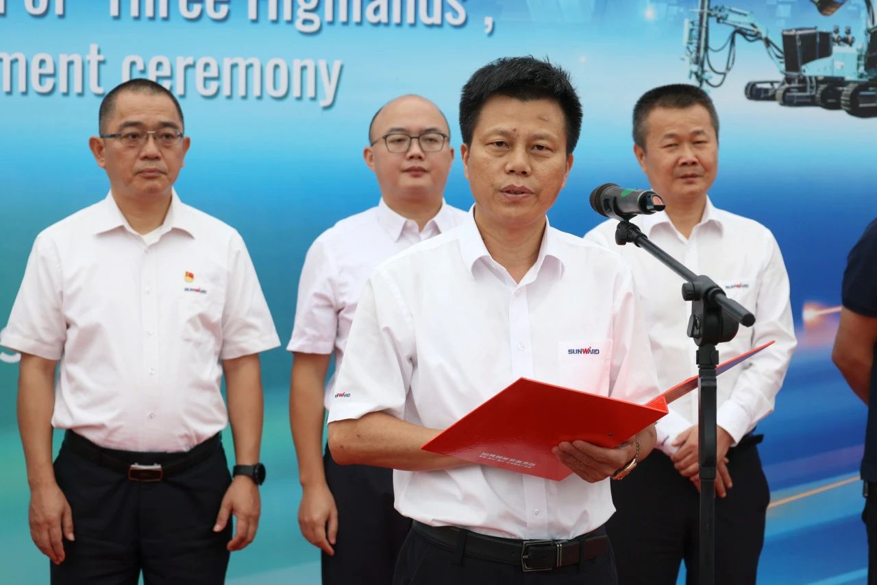 一连进军国际市。。。。。。×8头号玩家智能近百台装备集中发货