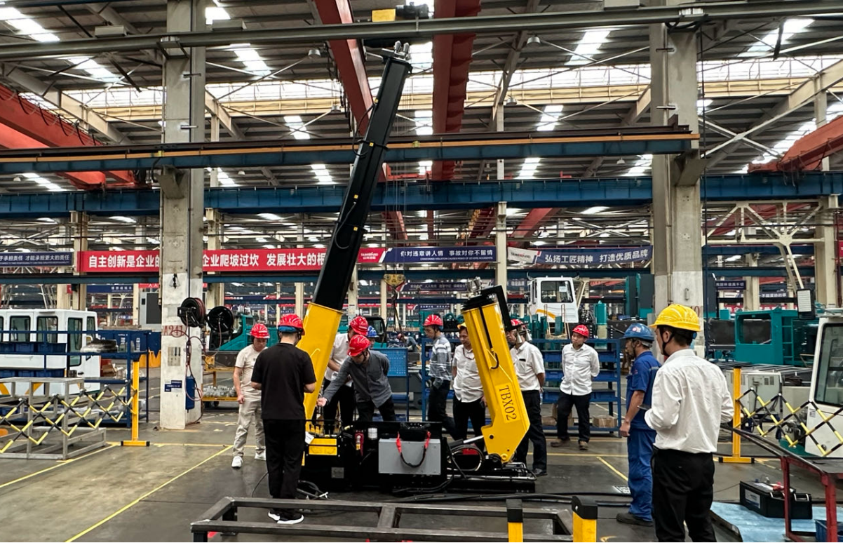 龙8头号玩家智能首套抬拨线作业装置通过国家铁路系统准入判断