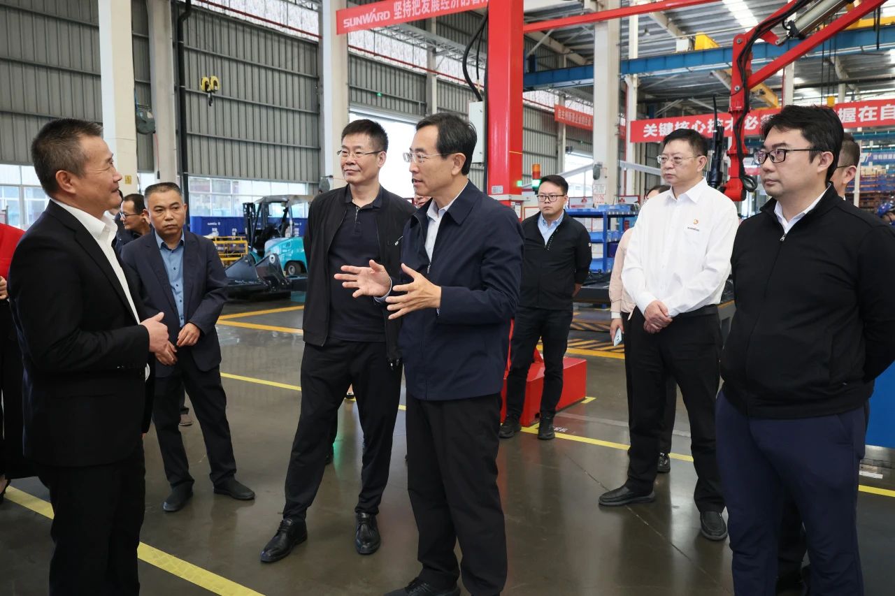 北京市政协副主席林抚生调研龙8头号玩家智能