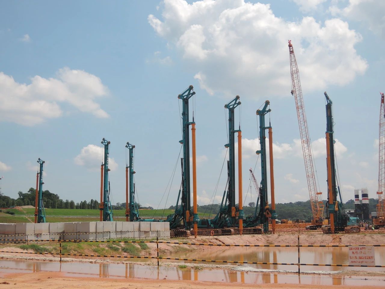 “龙8头号玩家绿”绽放“一带一起”