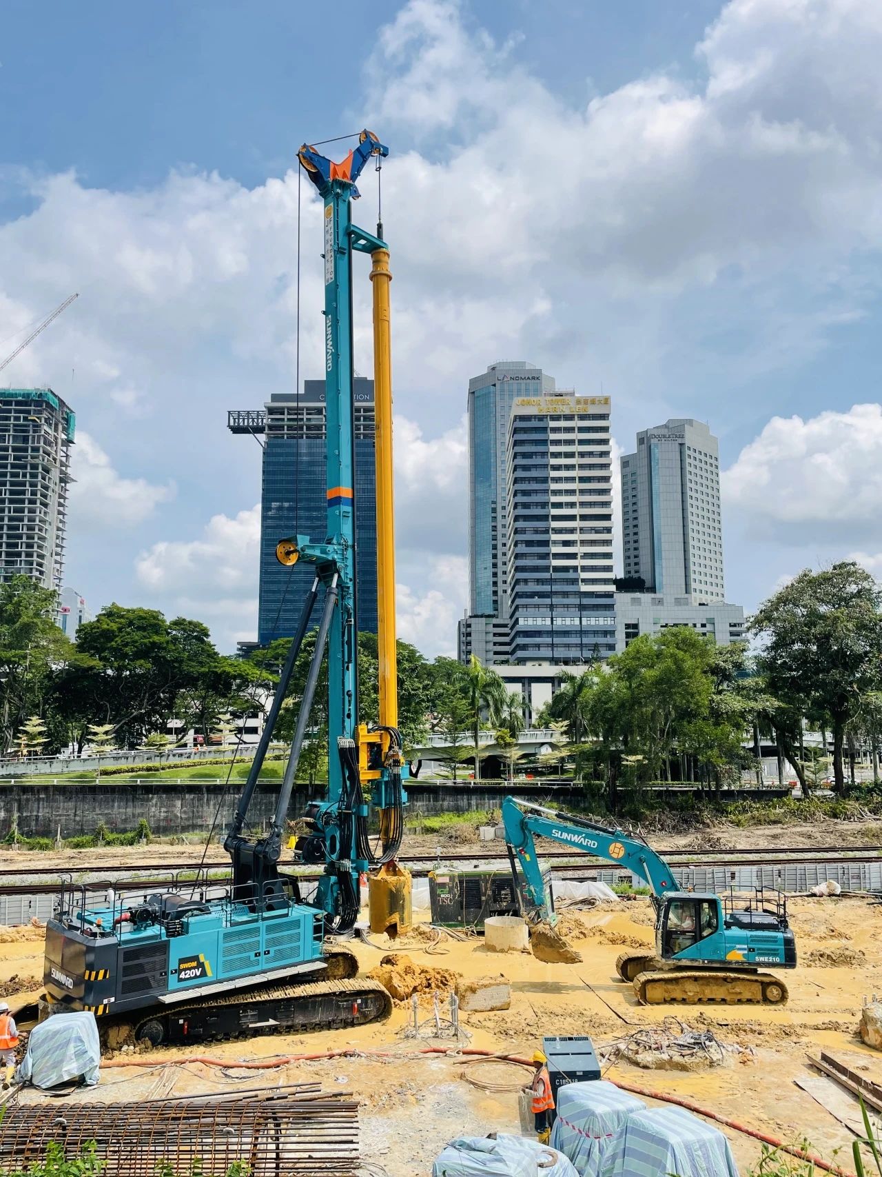 “龙8头号玩家绿”绽放“一带一起”