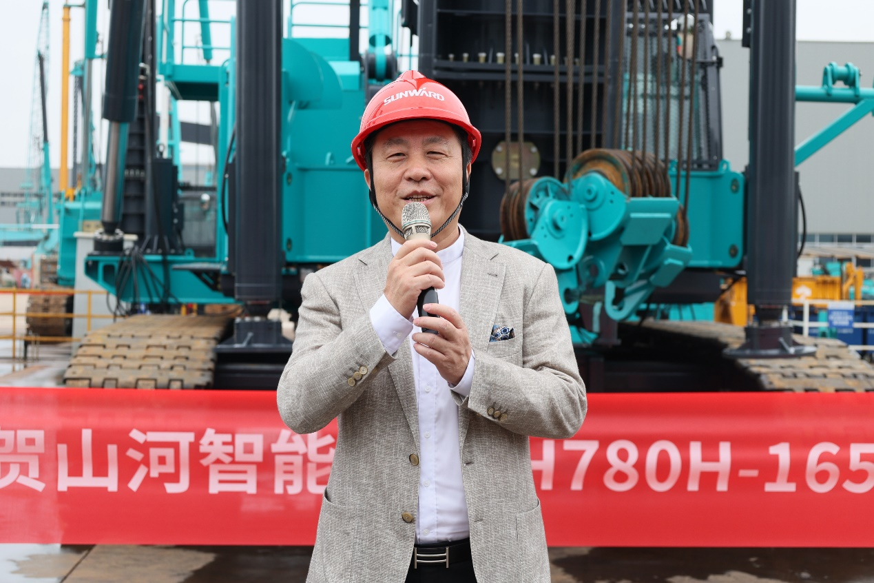 民族品牌获认可！龙8头号玩家智能桩架产品交付香港客户