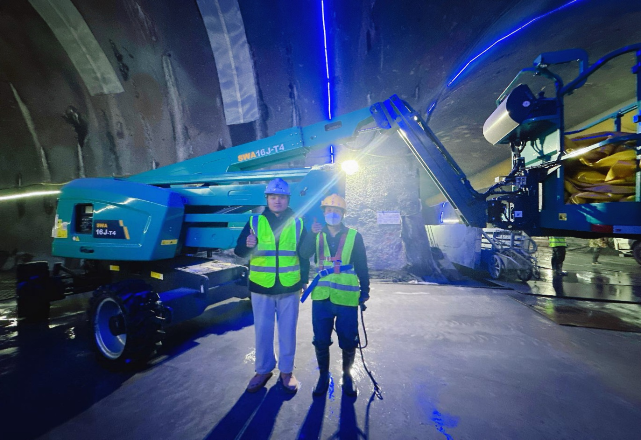 不惧高海拔挑战！龙8头号玩家智能高空机械实力助建川藏铁路