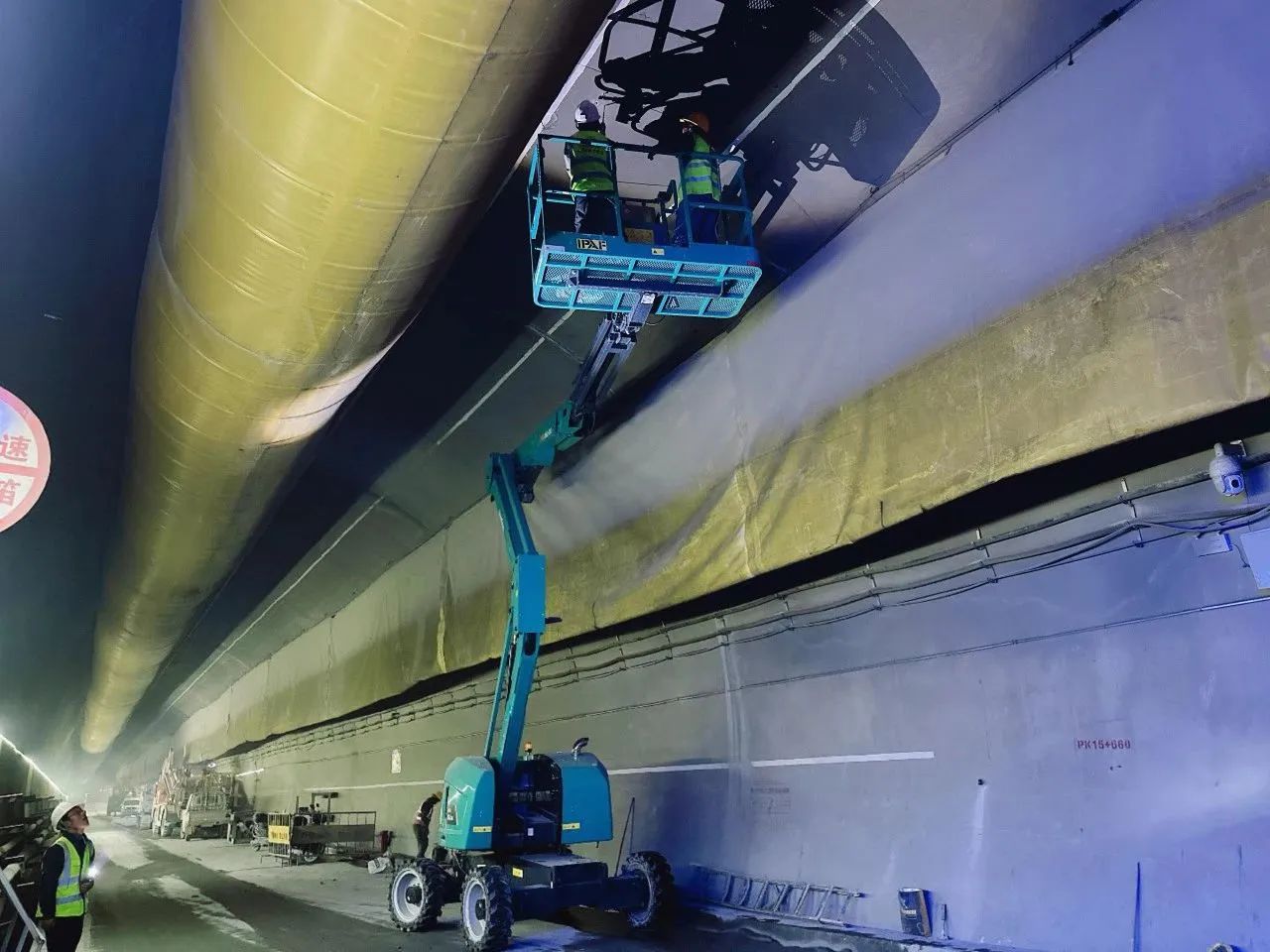 不惧高海拔挑战！龙8头号玩家智能高空机械实力助建川藏铁路