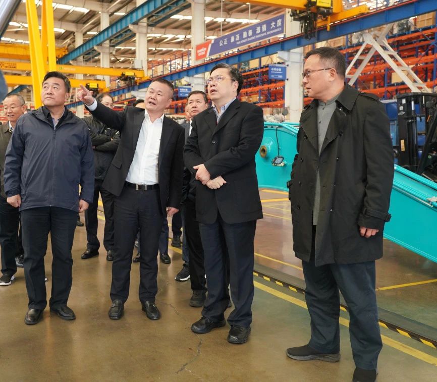 聚焦装备再制造！上海市政协副主席、党组副书记肖贵玉带队调研龙8头号玩家智能