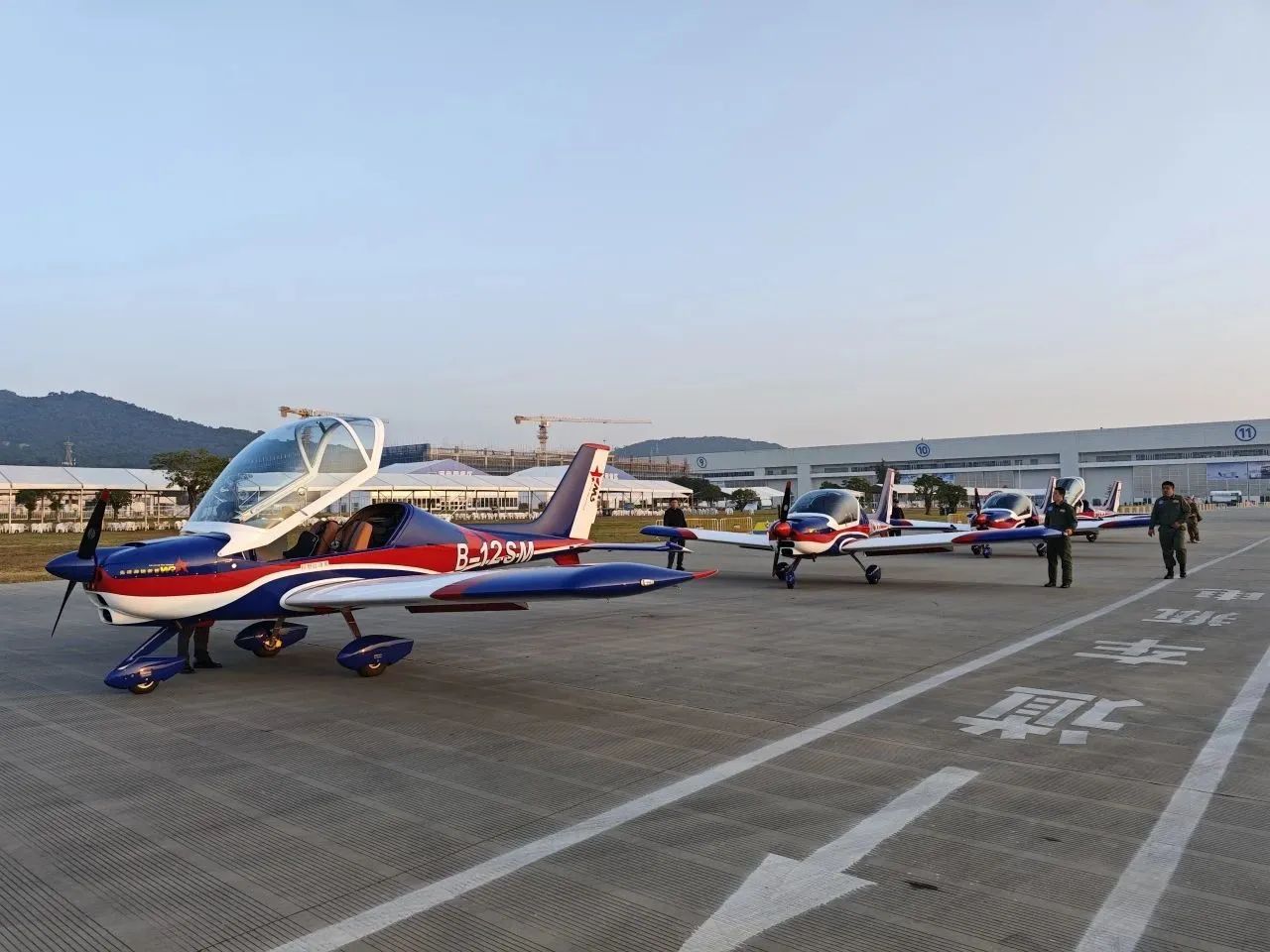 央媒聚焦！一起见证首届亚洲通用航空展上的龙8头号玩家风范