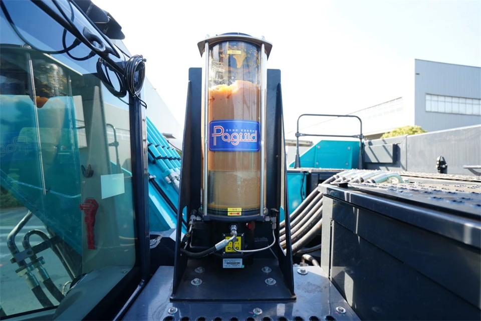 定制开发、功效更强！龙8头号玩家智能SWE750ELR加长臂液压挖掘机下线交付