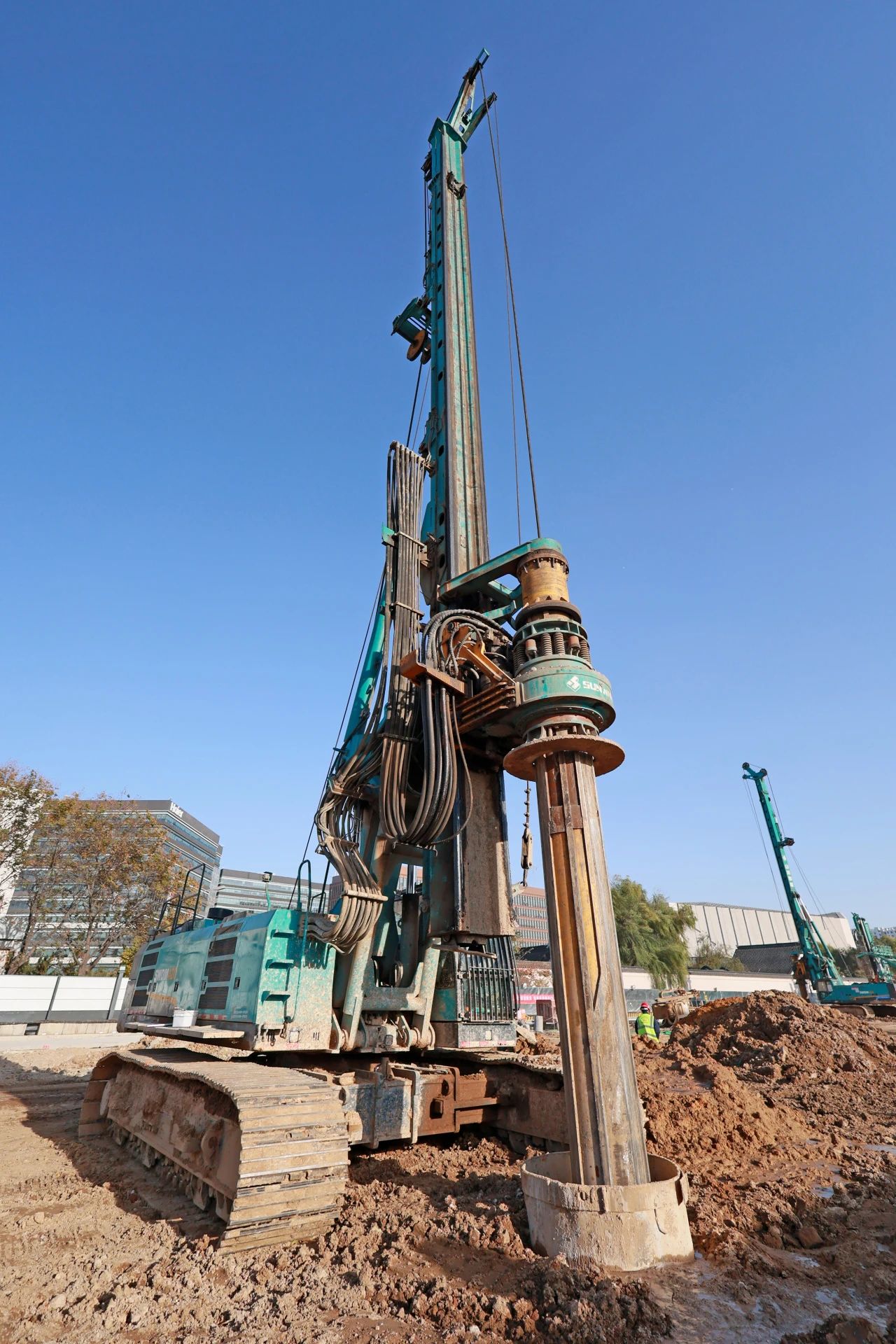 创富故事 | 制造惊喜、创立价值！龙8头号玩家智能旋挖钻机用实力俘获他的心