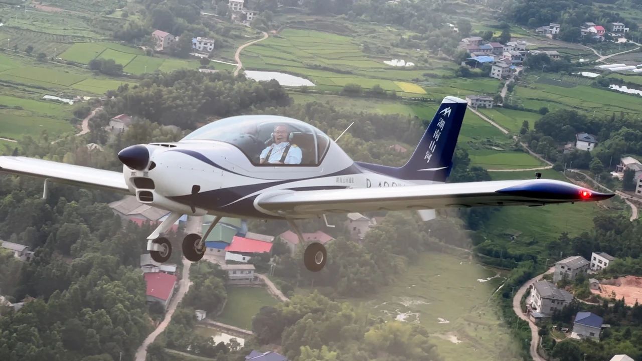 二十载磨砺，，，，，，，，“阿若拉”飞机累计航行时间突破11万小时！