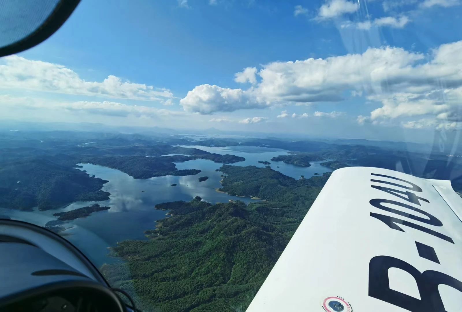 二十载磨砺，，，，，，，，“阿若拉”飞机累计航行时间突破11万小时！