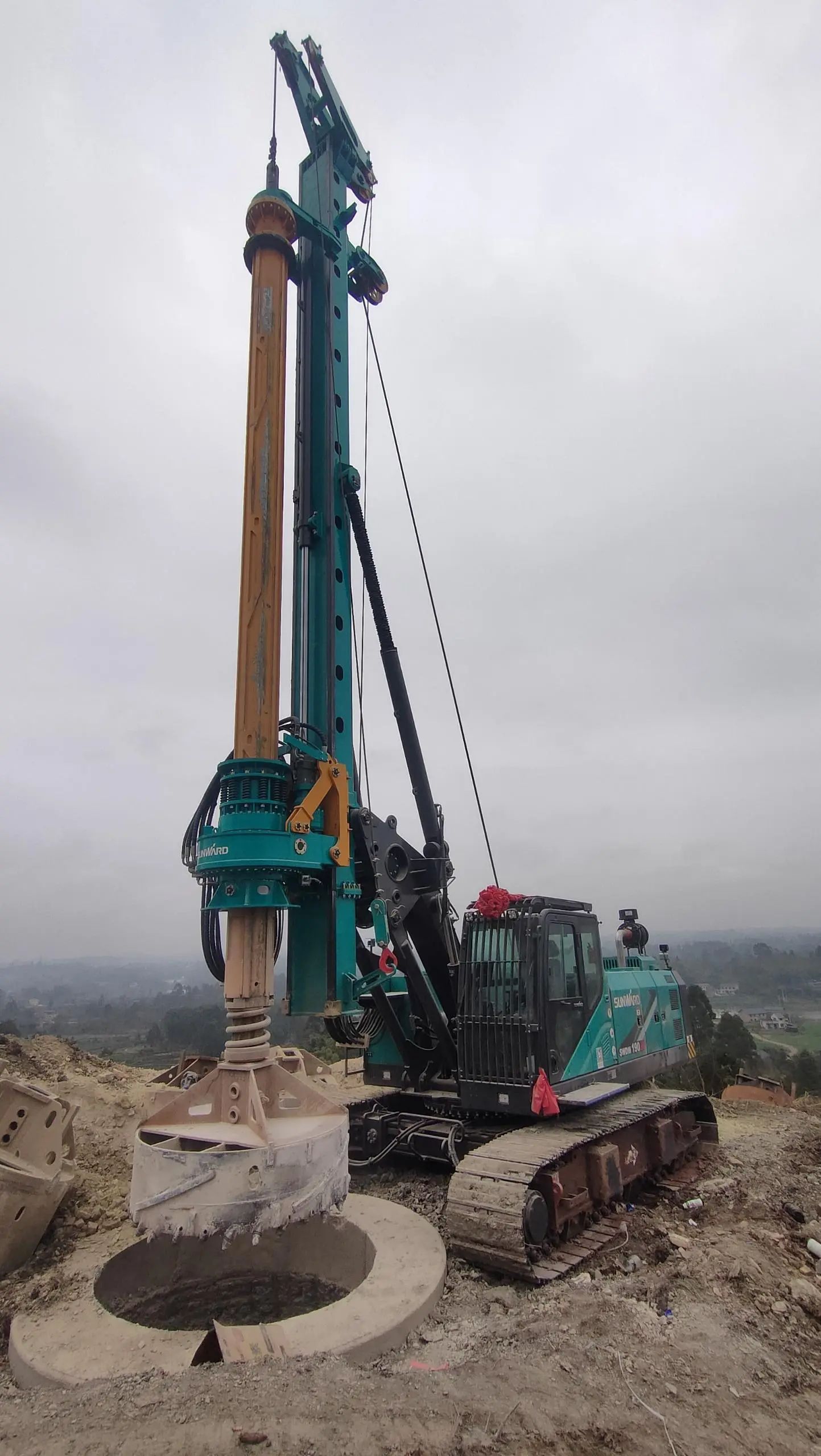 一连火热交付！龙8头号玩家智能SWDM190JN旋挖钻机备受天下各地客户青睐