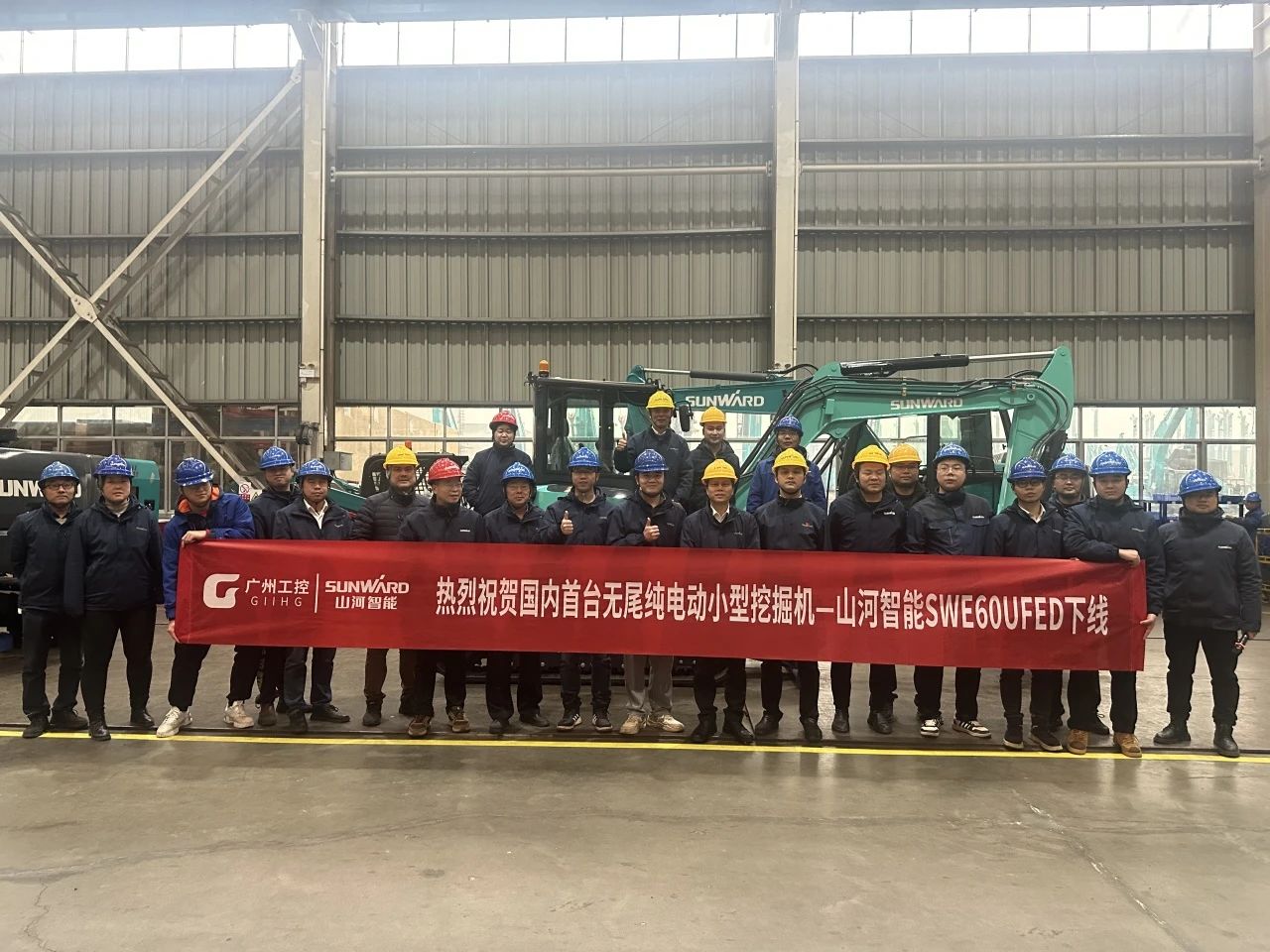 绿色上新！龙8头号玩家智能SWE60UFED纯电动无尾挖掘机乐成下线