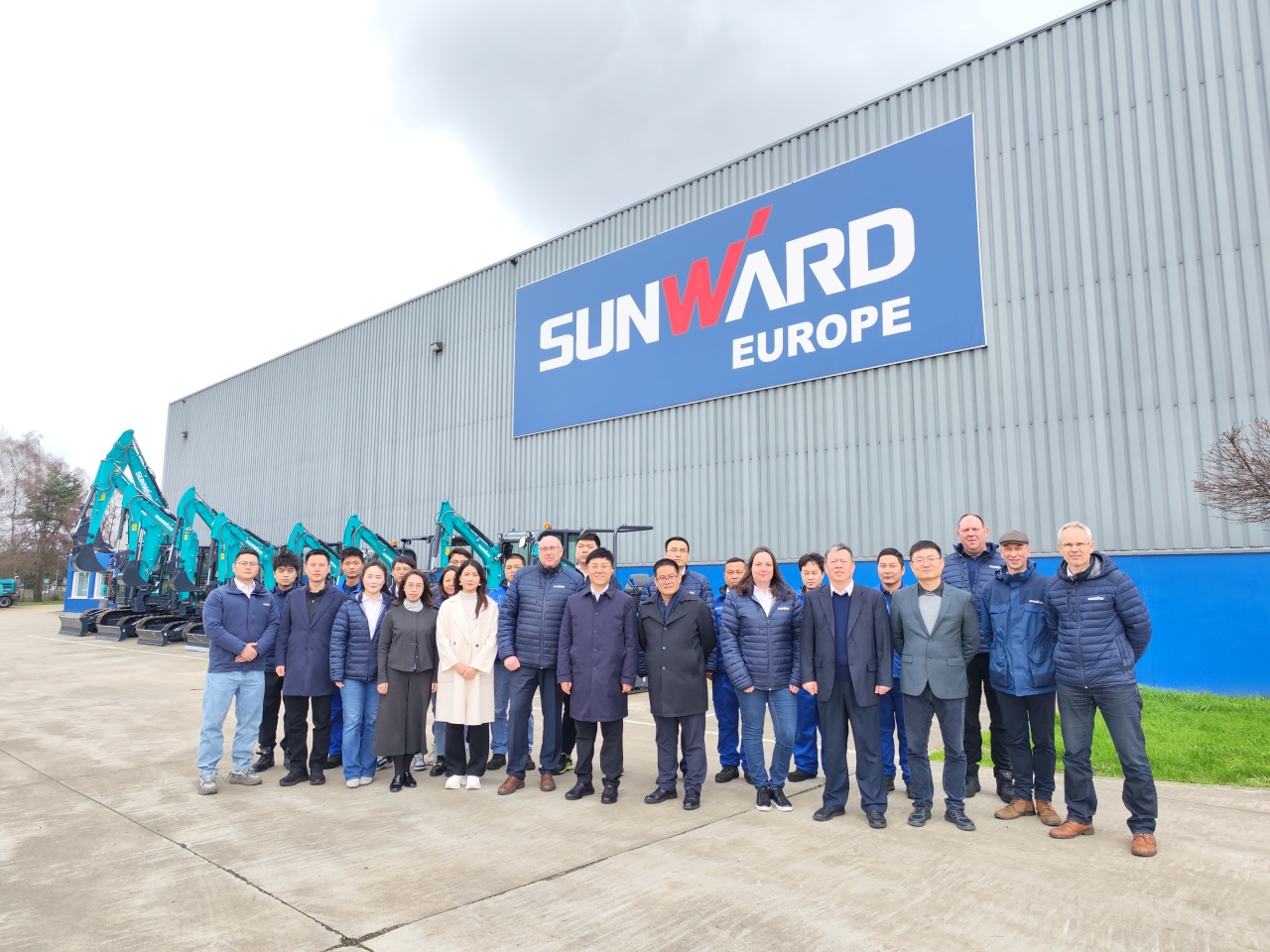 广州工控党委书记、董事长景广军率队赴龙8头号玩家智能欧洲子公司考察