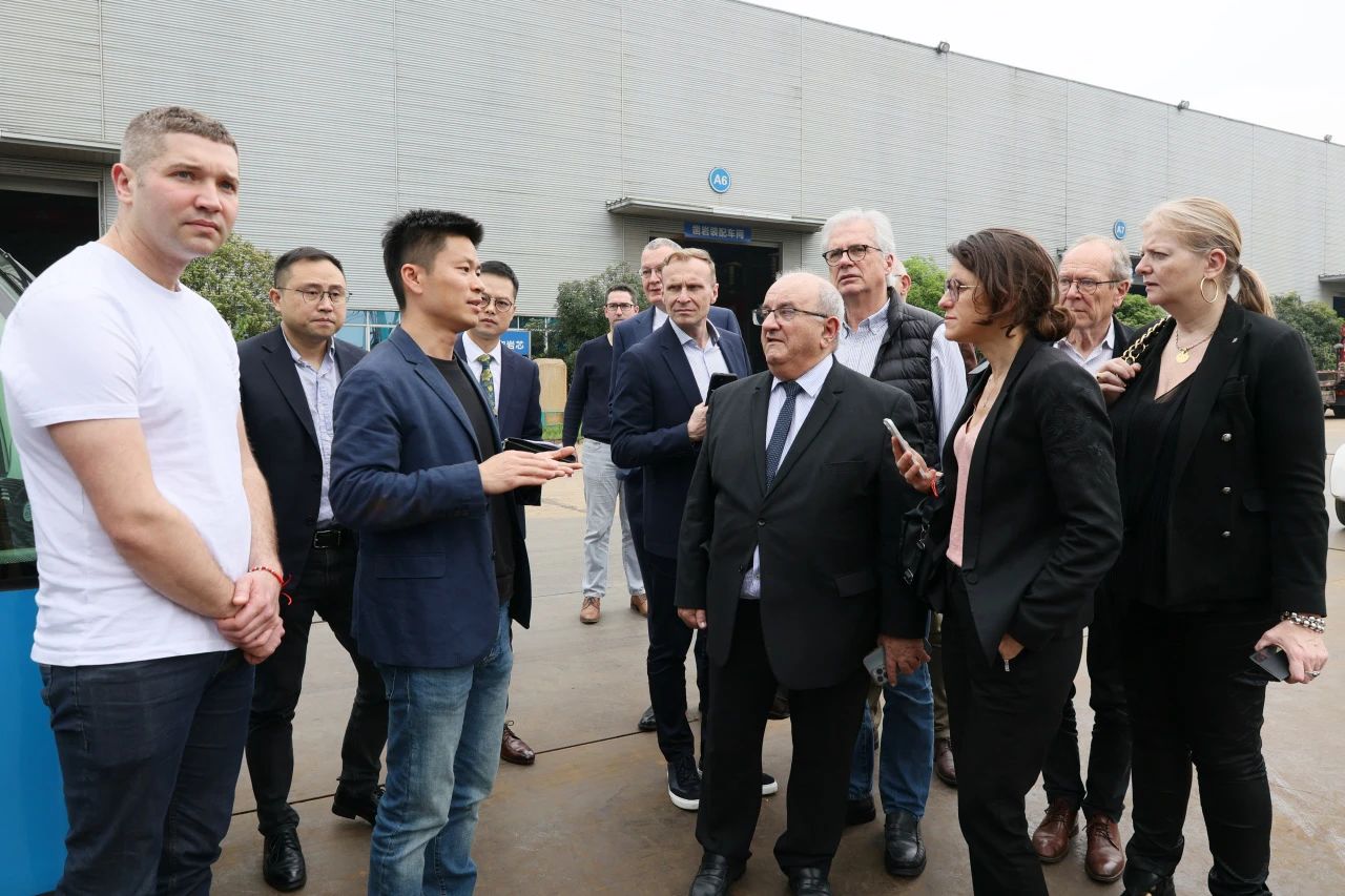 蒙达尔纪市代表团一行考察龙8头号玩家智能