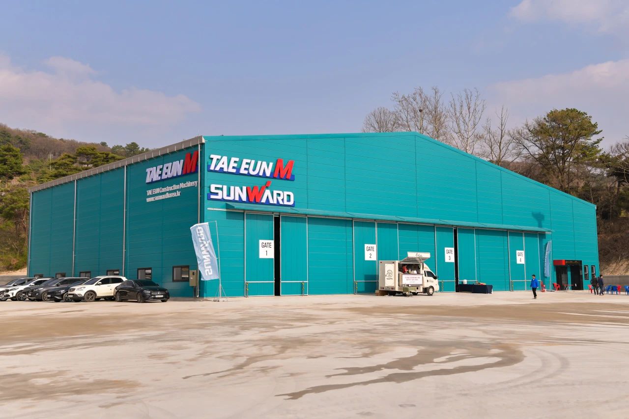 龙8头号玩家韩国包管中心开业庆典暨“龙8头号玩家杯”高尔夫球赛圆满举行