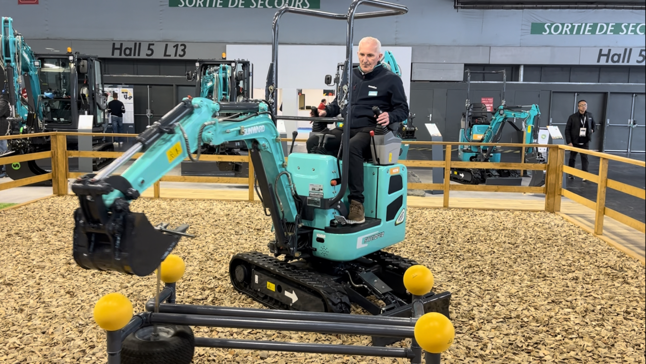 赢战INTERMAT 2024！龙8头号玩家智能土方机械深耕全球高端市场