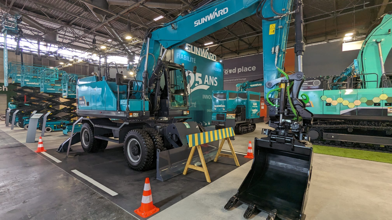 赢战INTERMAT 2024！龙8头号玩家智能土方机械深耕全球高端市场