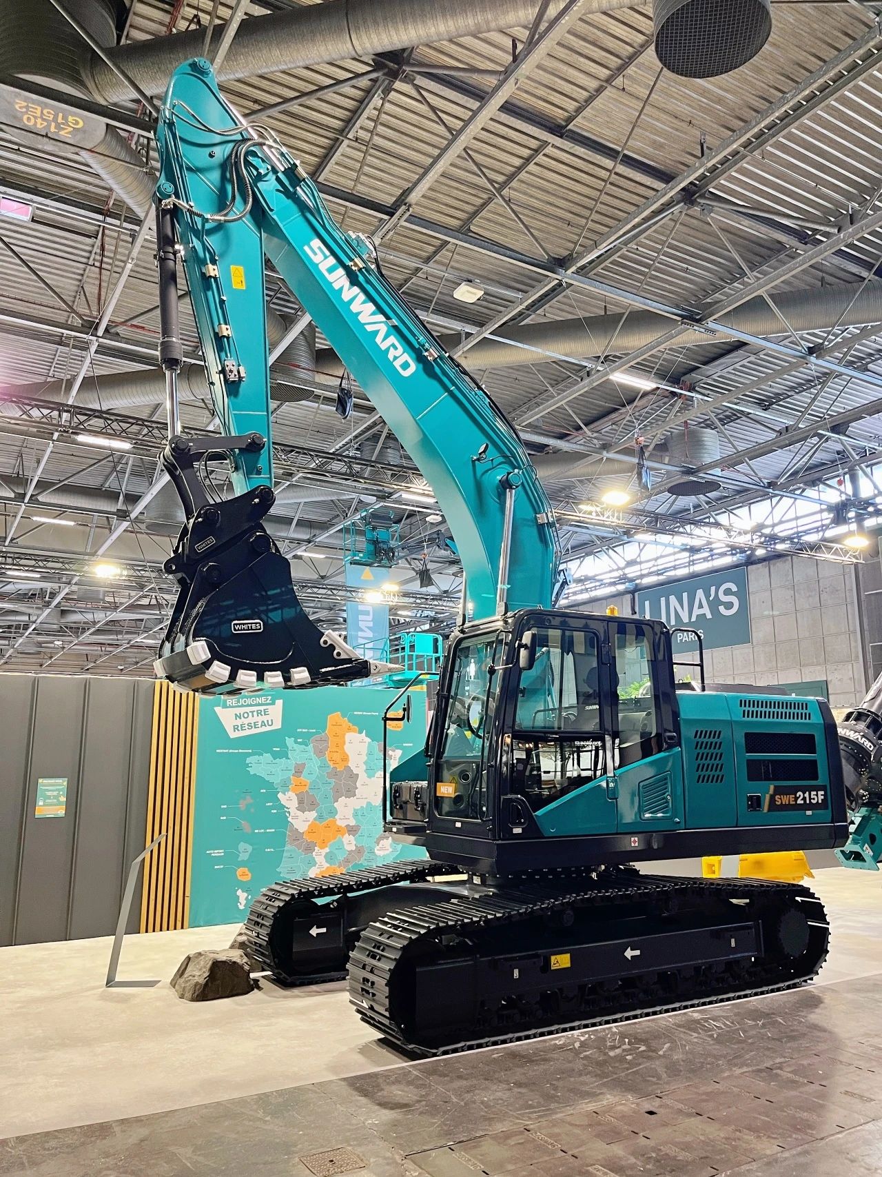 赢战INTERMAT 2024！龙8头号玩家智能土方机械深耕全球高端市场