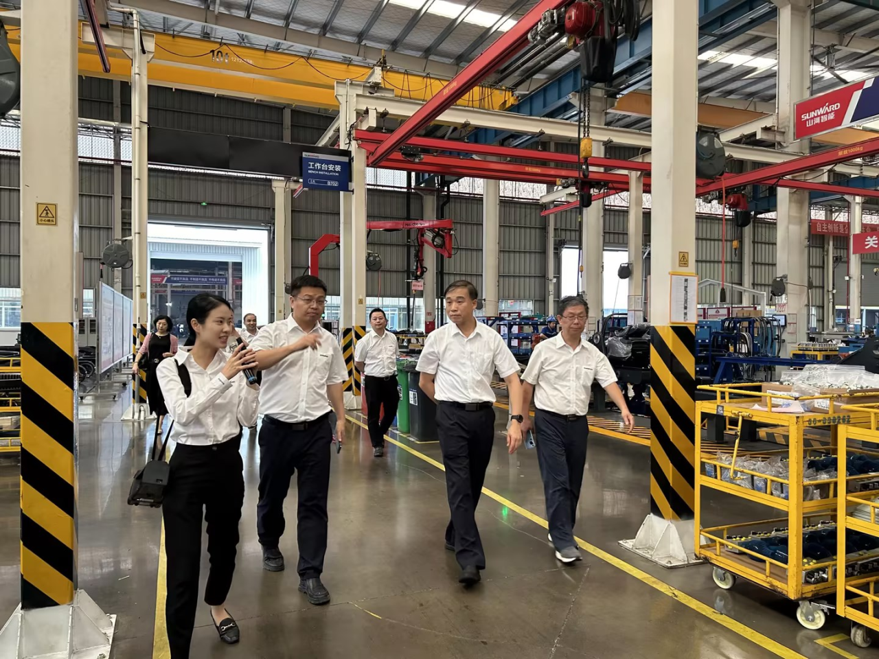 深化交流相助！广州港李明忠副总司理率队莅临龙8头号玩家智能考察交流！