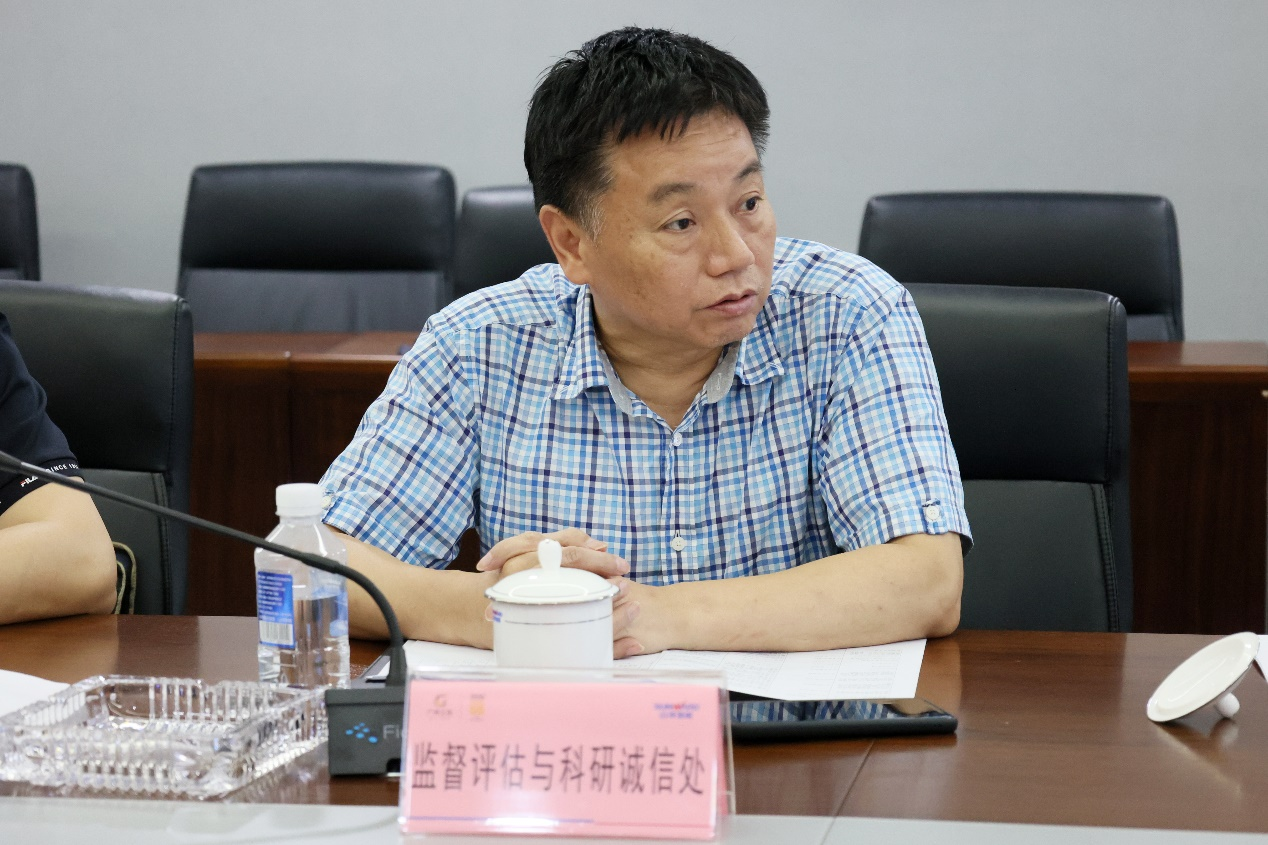 龙8头号玩家智能“超大型油气管道绿色成套施工装备”项目顺遂通过验收！