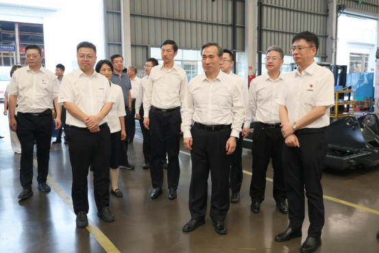 中国贸促会会长任鸿斌调研龙8头号玩家智能