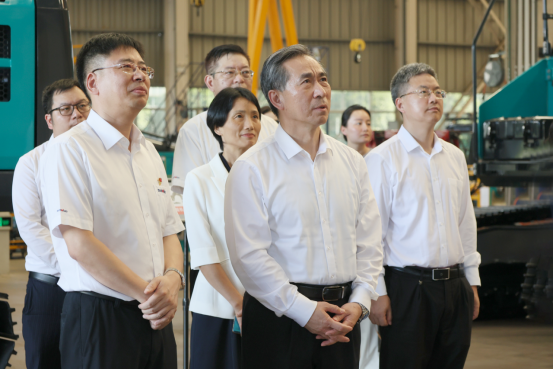 中国贸促会会长任鸿斌调研龙8头号玩家智能