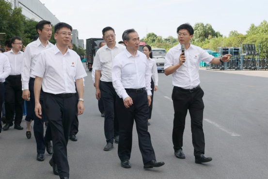 中国贸促会会长任鸿斌调研龙8头号玩家智能