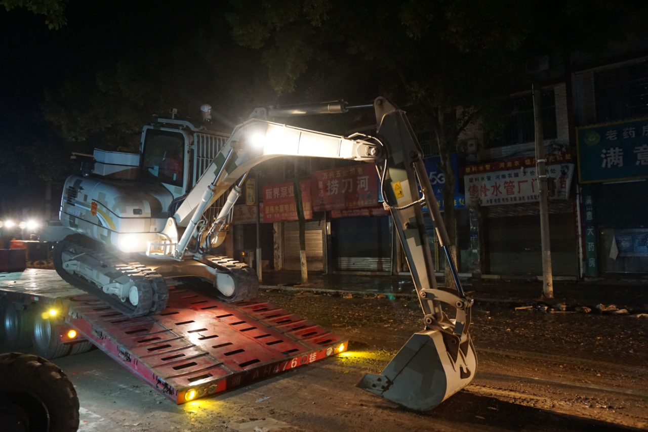 驰援湖南平江抗洪抢险，，，，，，，，共克时艰显继续