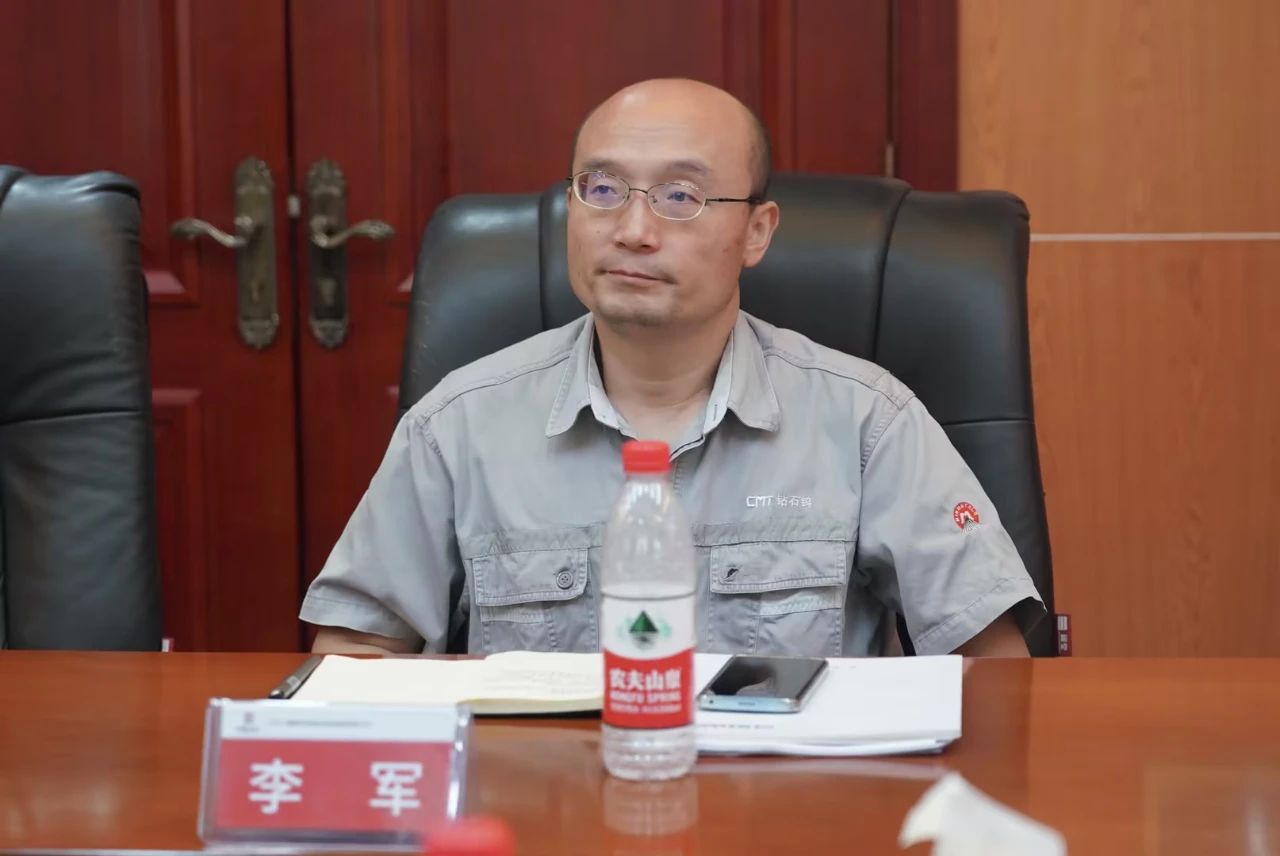 相助共赢，，，，，，，，智胜未来！龙8头号玩家智能造访湖南柿竹园有色金属有限责任公司