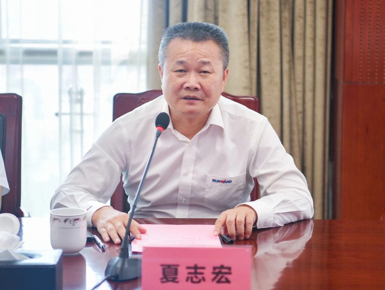 强化战略相助，，，，，，，，实现互利共赢！龙8头号玩家智能到访中铁五局集团并签署战略相助协议