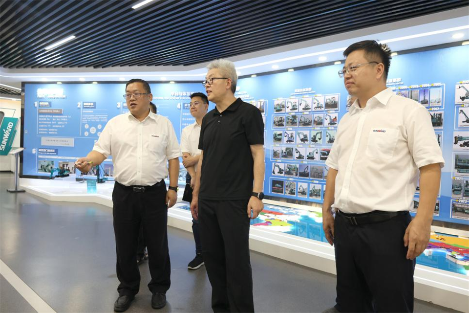 中国五矿工会主席、职工董事张晔到龙8头号玩家智能调研交流