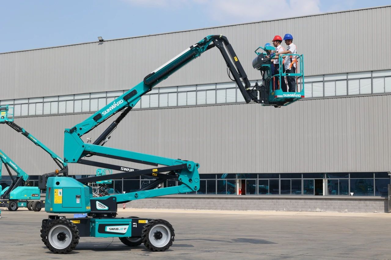 高可靠、高清静、高性能！龙8头号玩家智能新一代P系列电动臂式高空作业平台乐成下线