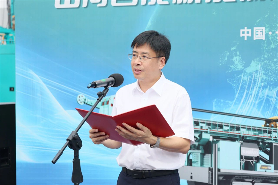 引领绿色科技新篇章！龙8头号玩家智能新能源钻机乐成交付