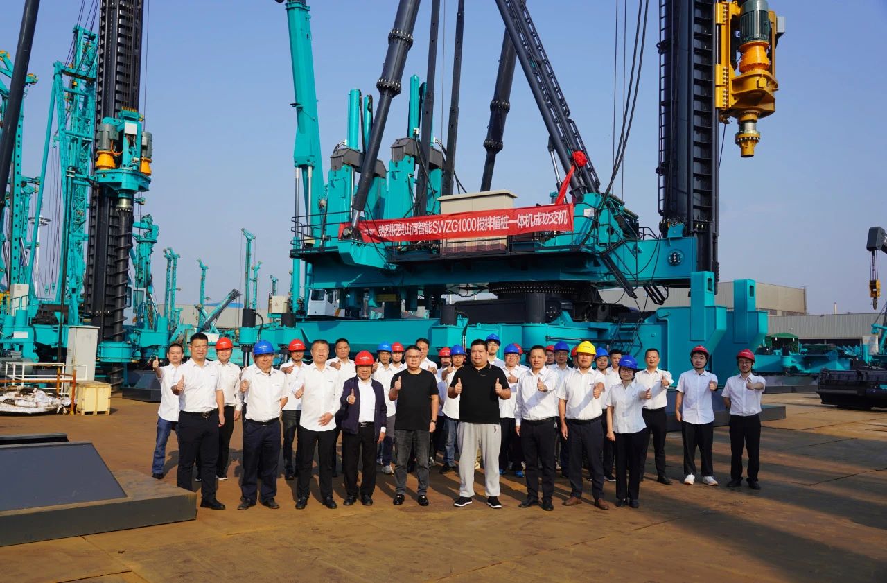 龙8头号玩家智能搅拌植桩一体机乐成交付，，，，，，，引领地下工程新纪元