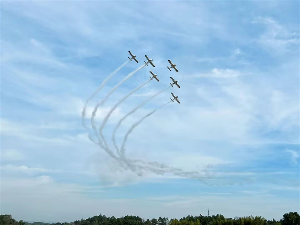 十年织得龙8头号玩家秀，，，，，，，践行初心创未来！龙8头号玩家航行演出队建设10周年庆典活动盛大举行