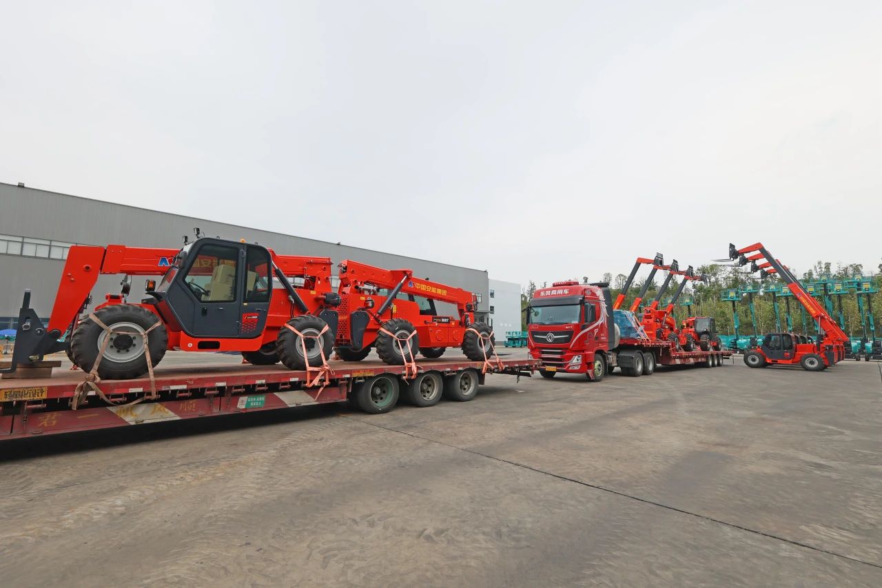 应运而生，，，，，，“急”速响应！龙8头号玩家智能伸缩臂叉装车进军应抢救援领域