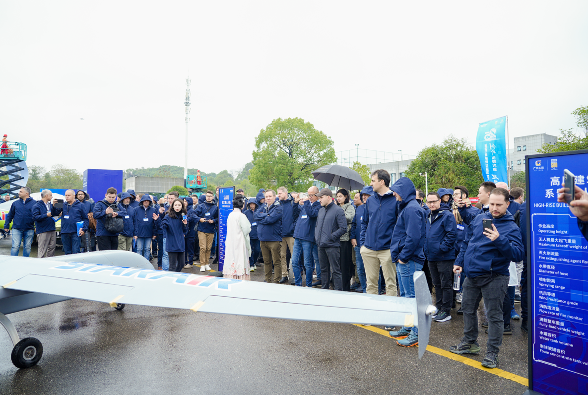 立异引领价值，，，，，理想成绩未来！龙8头号玩家智能25周年庆典暨全球客户节盛大举行