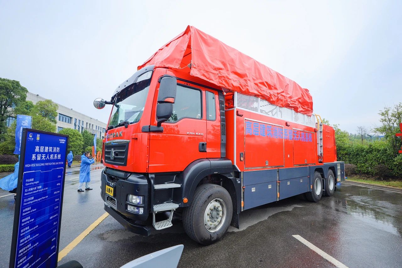 立异引领价值，，，，，理想成绩未来！龙8头号玩家智能25周年庆典暨全球客户节盛大举行