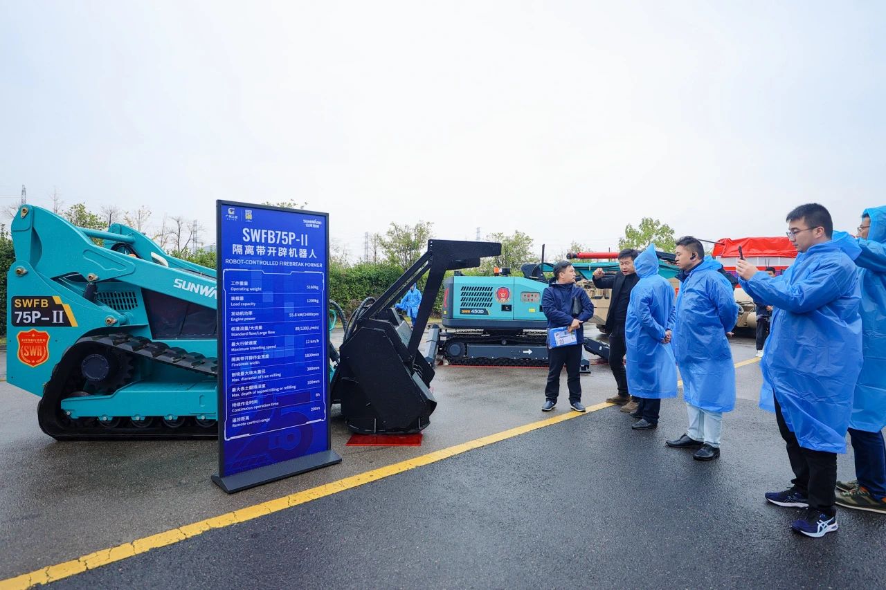 立异引领价值，，，，，理想成绩未来！龙8头号玩家智能25周年庆典暨全球客户节盛大举行