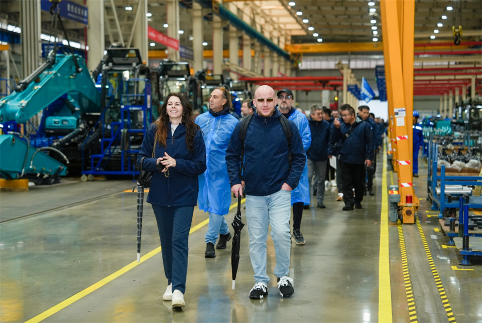 立异引领价值，，，，，理想成绩未来！龙8头号玩家智能25周年庆典暨全球客户节盛大举行